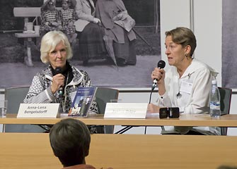 Anna Lena Bengelsdorff intervjuas av Janina Orlov på Edith Södergran-scenen