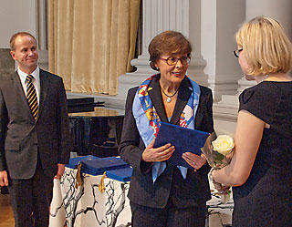 Ann-Mari Häggman mottar kulturpriset 2012