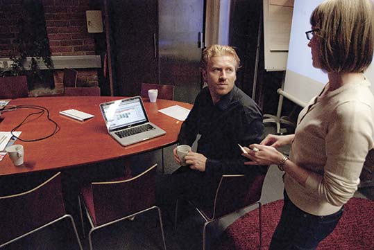 Producent HEnrik Lindberg och scripta Jaana Penttinen